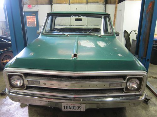 1970 chevy c10 stepside, original 3 on the tree w/ tach --- rare! runs &amp; drives!