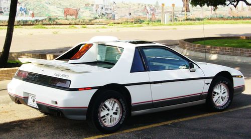 1984 pontiac fiero pace car