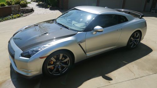 2009 nissan gt-r premium - $5,500 upgrades &amp; new tires