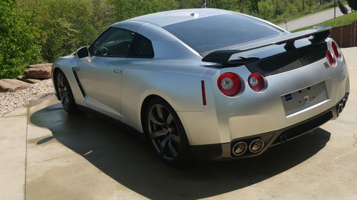 2009 Nissan GT-R Premium - $5,500 UPGRADES & NEW TIRES, image 3