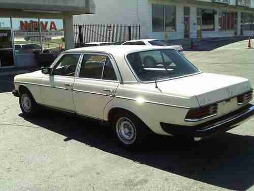 1980 MERCEDES 300D SERIES WITH 194K MILES BODY IN GOOD SHAPE RUNS AND DRIVES, image 4