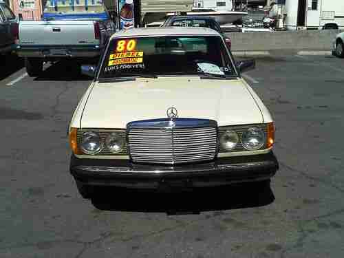 1980 MERCEDES 300D SERIES WITH 194K MILES BODY IN GOOD SHAPE RUNS AND DRIVES, image 5