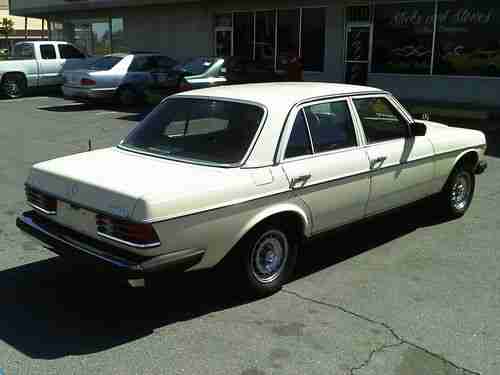 1980 MERCEDES 300D SERIES WITH 194K MILES BODY IN GOOD SHAPE RUNS AND DRIVES, image 7