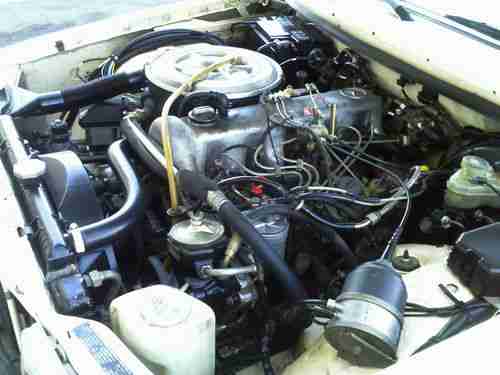 1980 MERCEDES 300D SERIES WITH 194K MILES BODY IN GOOD SHAPE RUNS AND DRIVES, image 9