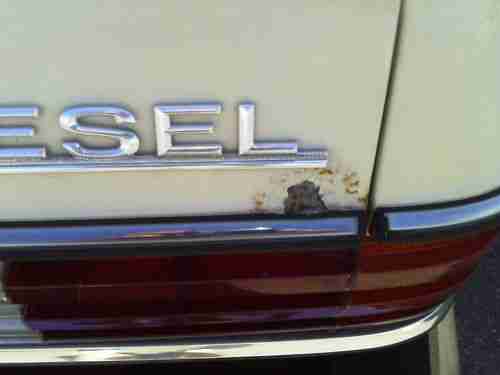 1980 MERCEDES 300D SERIES WITH 194K MILES BODY IN GOOD SHAPE RUNS AND DRIVES, image 11