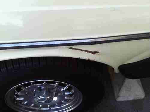 1980 MERCEDES 300D SERIES WITH 194K MILES BODY IN GOOD SHAPE RUNS AND DRIVES, image 12