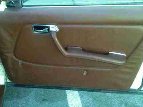 1980 MERCEDES 300D SERIES WITH 194K MILES BODY IN GOOD SHAPE RUNS AND DRIVES, image 13