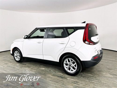 2022 kia soul lx