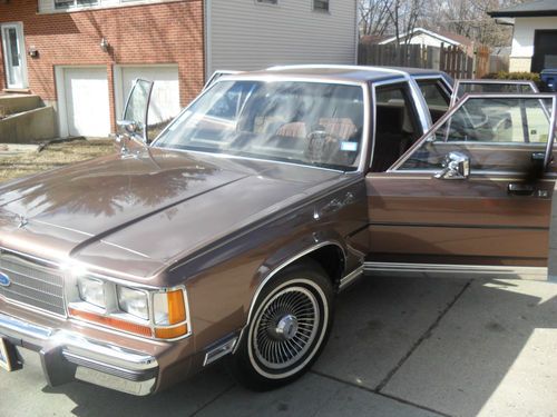 1989 ford ltd crown victoria lx sedan 4-door 5.0l