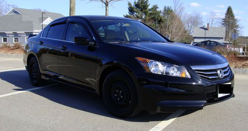 Black 2011 honda accord lx sedan w/ manual transmission, factory warranty, clean