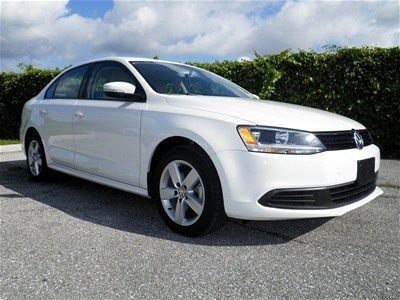 2012 2.0l tdi 2.0l white, one owner, clean carfax