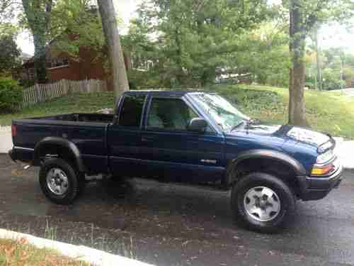 2001 Chevrolet S10 LS Extended Cab Pickup 3-Door 4.3L 4x4, image 4