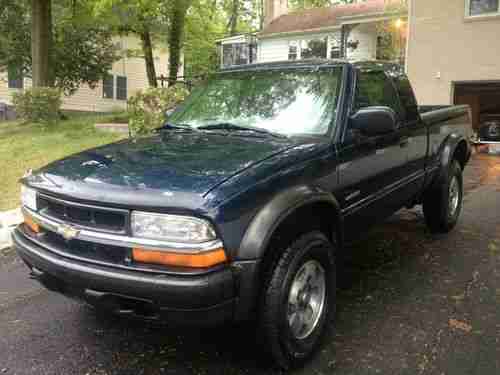 2001 Chevrolet S10 LS Extended Cab Pickup 3-Door 4.3L 4x4, image 7