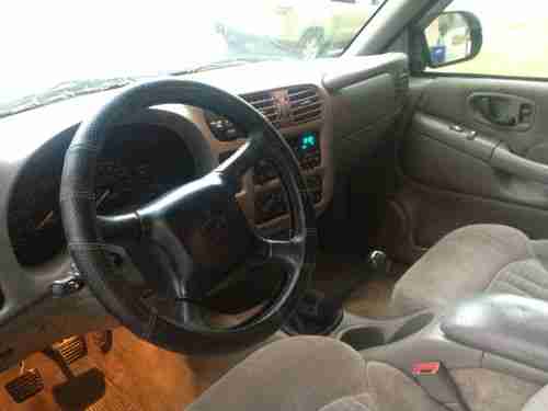 2001 Chevrolet S10 LS Extended Cab Pickup 3-Door 4.3L 4x4, image 16