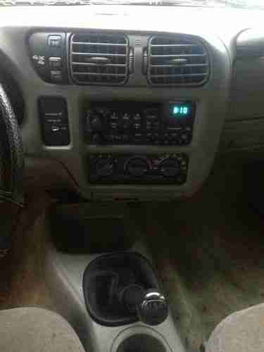 2001 Chevrolet S10 LS Extended Cab Pickup 3-Door 4.3L 4x4, image 17