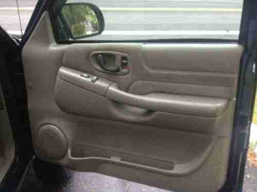 2001 Chevrolet S10 LS Extended Cab Pickup 3-Door 4.3L 4x4, image 18