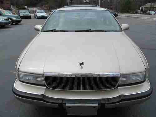 1995 Buick RoadMaster Estate Wagon, image 2