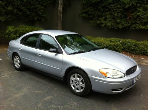 2005 ford taurus se sedan 4-door 3.0l