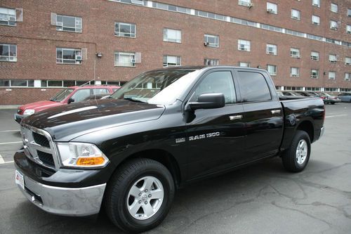 Ram 1500 2011 black 5.7 hemi low milage excellent condition garaged