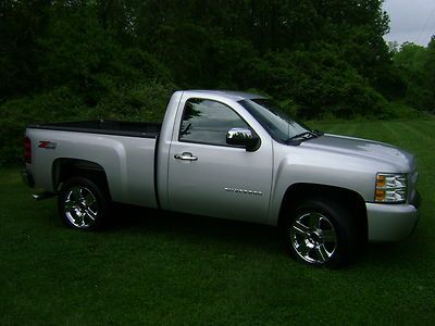 Short-bed 4x4 300hp v8 remote start tow package bed rug 20" chrome wheels carfax