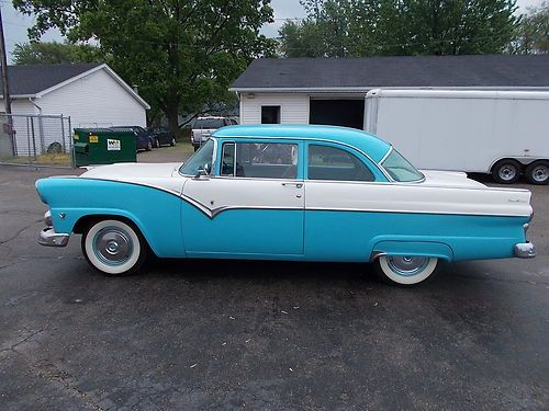 1955 ford fairlane town sedan