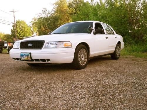 2005 ford crown victoria police interceptor sedan 4-door 4.6l