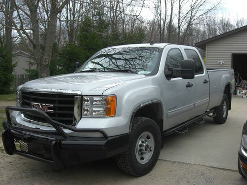 2010 gmc crew cab heavy duty sierra 2500...beautiful..low mileage