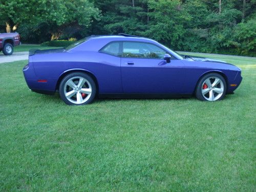 2010 challenger srt8 plum crazy 6.1 hemi 6 speed **5437 miles**