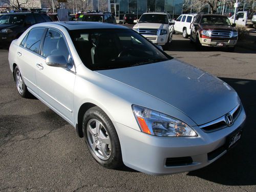 2007 honda accord hybrid sedan with only 32,00 miles!