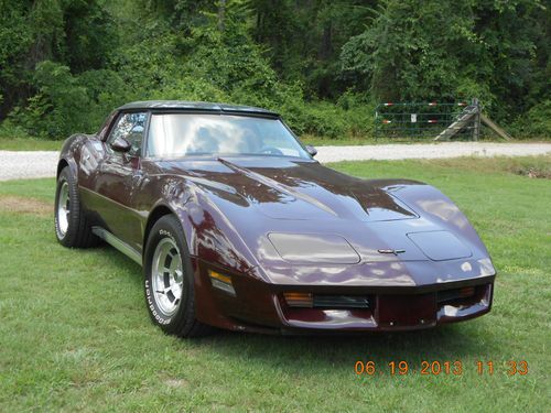1981 chevrolet corvette with t-top 5.7l automatic --extreme clean all origional
