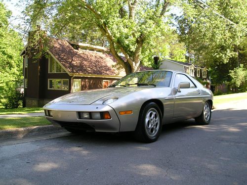 1982 porsche 928 base coupe 2-door 4.5l