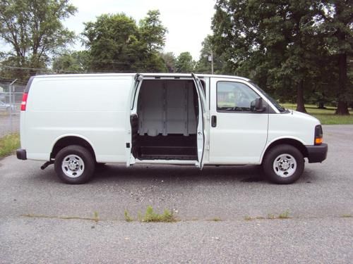 2010 chevrolet express 2500 screen white cargo van small v8 clean low reserve