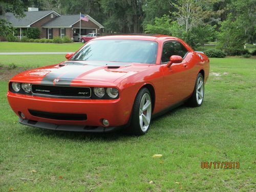 Dodge challenger srt 8