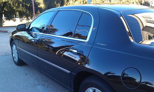 2004 lincoln town car executive l sedan 4-door 4.6l