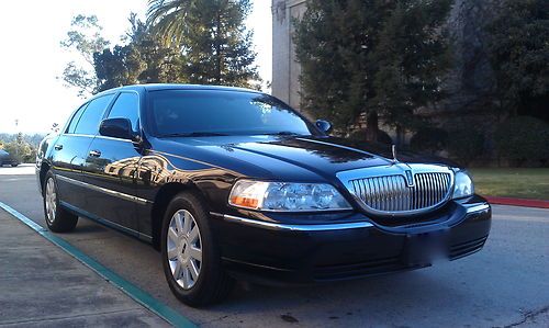2004 Lincoln Town Car Executive L Sedan 4-Door 4.6L, image 3
