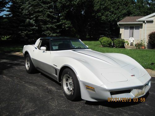 1982 chevrolet corvette base coupe 2-door 5.7l