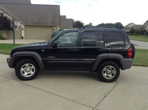 2004 jeep liberty sport, black, tow hitch, 4wd, mechanically sound, one owner