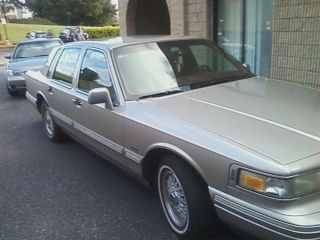 1995 lincoln town car signature sedan 4-door 4.6l