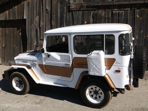 1975 Toyota Land Cruiser Base Sport Utility 2-Door V8, image 2