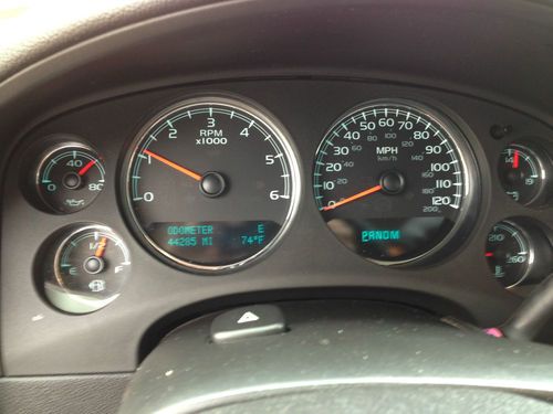 2010 GMC Yukon XL 1500 SLT Sport Utility 4-Door 5.3L, US $35,900.00, image 4