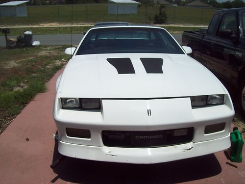 1989 chevy iroc camara, t tops, take a look, needs repair