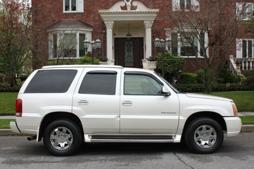 Premium rear entertainment mint condition xenon lights clean carfax
