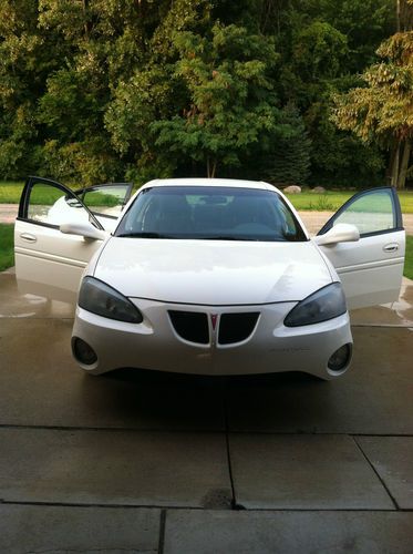 2004 pontiac grand prix gt1 sedan 4-door 3.8l white