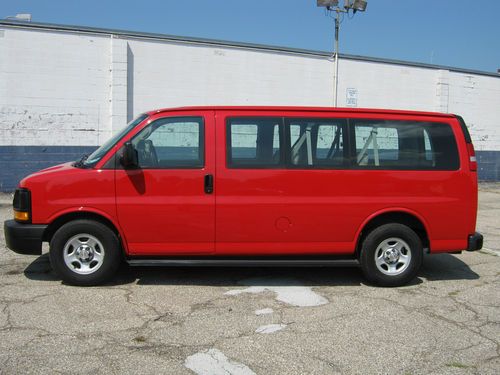 Awd!!! 2007 chevrolet express 1500 ls standard passenger van 3-door 5.3l awd!!!!