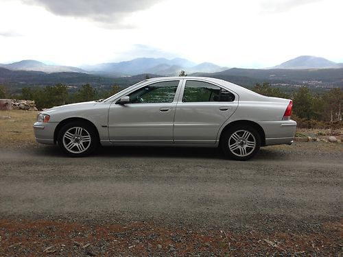 Clean, silver, awd, non-smoker