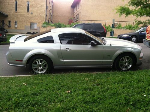 2005 ford mustang gt coupe 2-door 4.6l