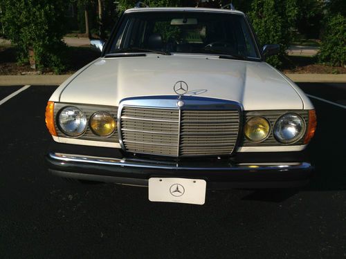1983 Mercedes Benz 300 TD Estate Wagon -- Low Reserve!  Manual!!!! And Low Miles, image 5
