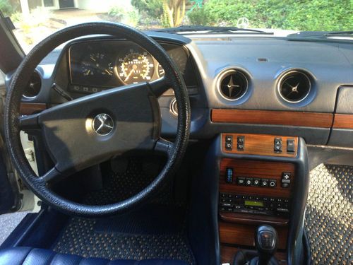 1983 Mercedes Benz 300 TD Estate Wagon -- Low Reserve!  Manual!!!! And Low Miles, image 21