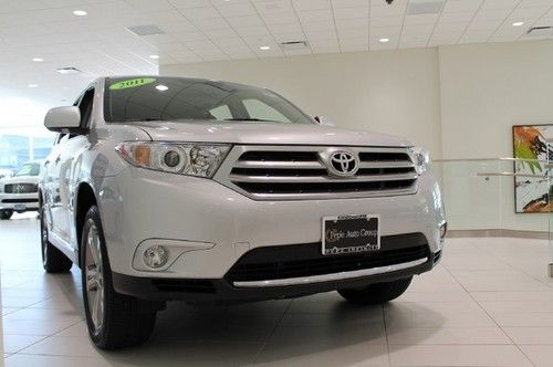 Black leather seats hands free 3rd row seats rear back up camera navigation
