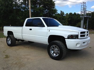 2002 dodge ram 2500 4x4 - cummins ho diesel -- 6 speed --- excellent  condition